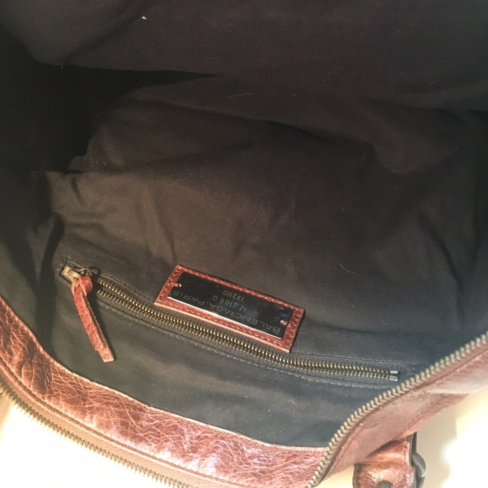 Balenciaga Distressed Brown Leather Shoulder Bag - Picture 4 of 8